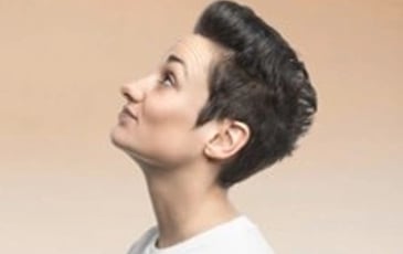 Caroline Estremo, Enfin, Normalement