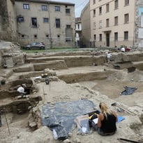Sous les pavés de Limoux : huit siècles d'histoire révélés au pied de la tour Lapasset