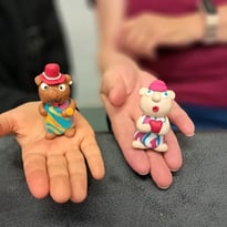 Atelier de pâte à modeler avec Zarno