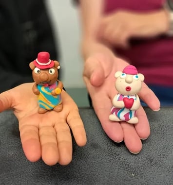 Atelier de pâte à modeler avec Zarno