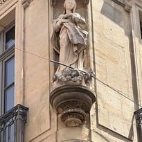 La sculpture en bastide Saint-Louis à Carcassonne