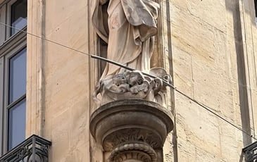 La sculpture en bastide Saint-Louis à Carcassonne